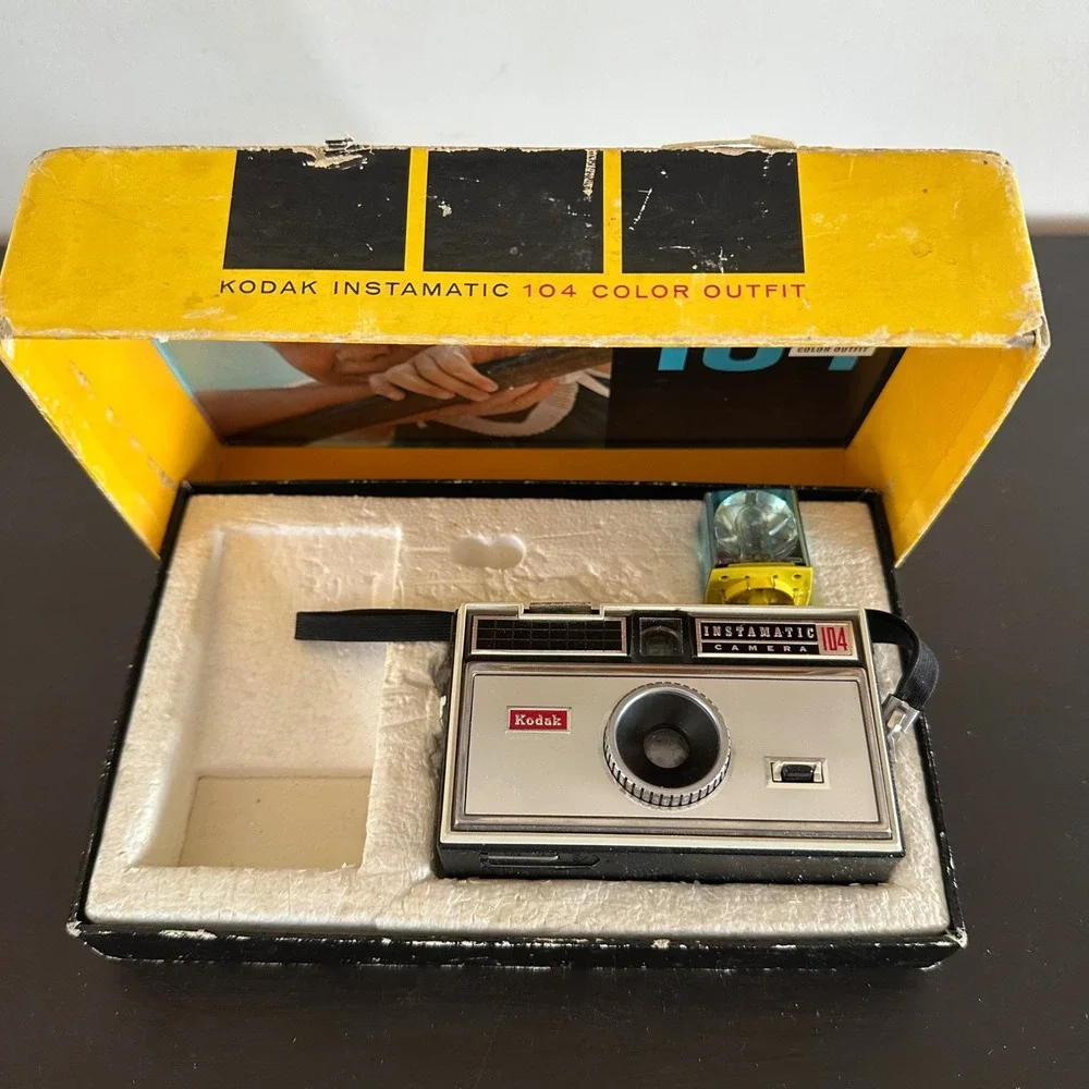 Vintage Kodak Instamatic 104 Camera Color Outfit with Box and GE Flashcube